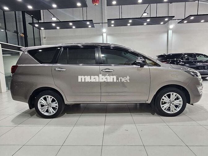 Toyota Innova 2.0V 2017 120.000 km Bạc