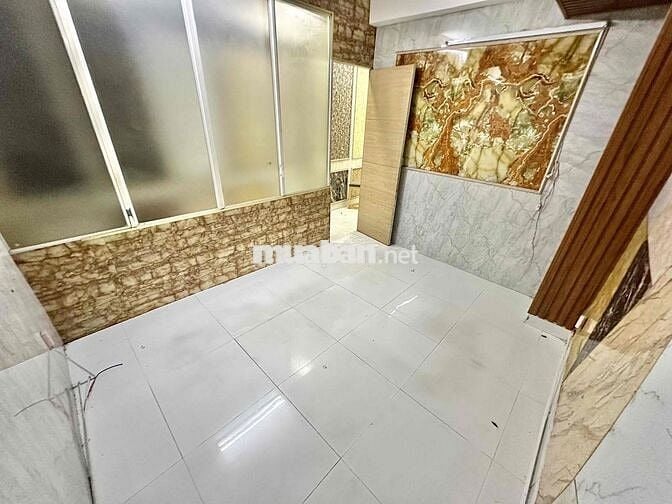 Mặt Bằng Chính Chủ Siêu Rẻ,  Sát Hàng Xanh, Vị Trí Siêu Đẹp