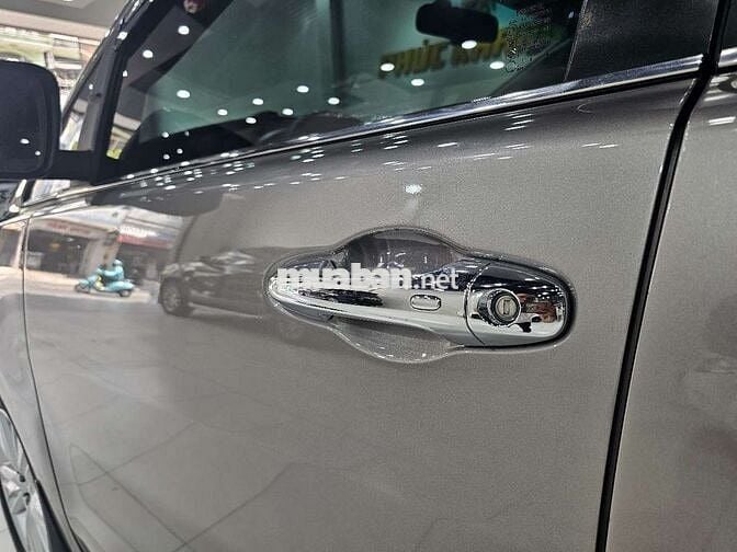 Toyota Innova 2.0V 2017 120.000 km Bạc