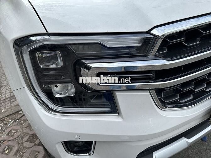 Ford Everest Titanium 2023 4x4 có hoá đơn, vay 75%