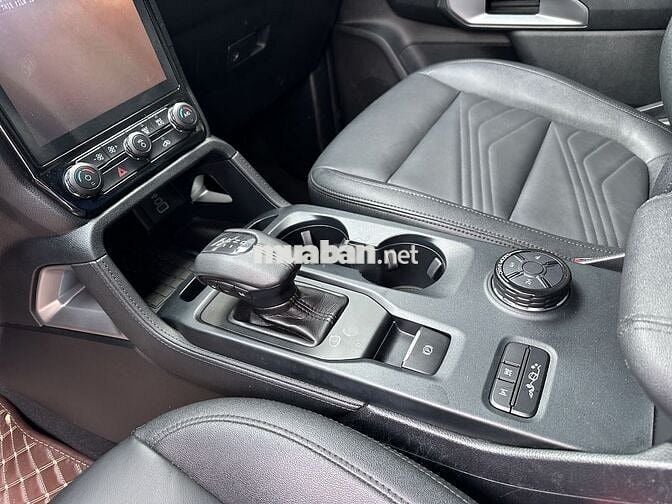 Ford Everest Titanium 2023 4x4 có hoá đơn, vay 75%