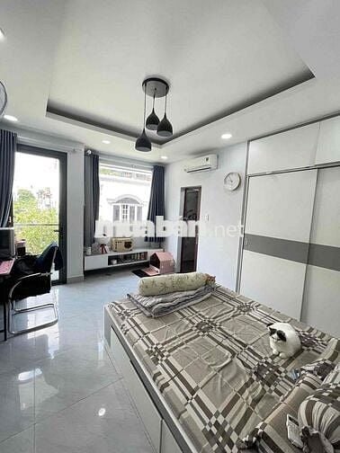GẦN SÂN BAY , DT 5x14 NỞ HẬU 3 TẦNG , XE HƠI ĐẬU NHÀ , NHỈNH 5 TỶ