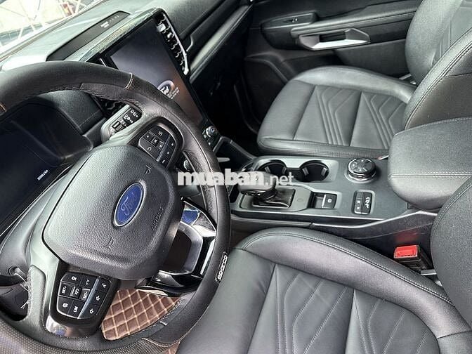 Ford Everest Titanium 2023 4x4 có hoá đơn, vay 75%