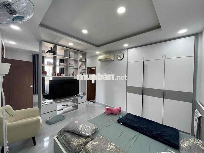 GẦN SÂN BAY , DT 5x14 NỞ HẬU 3 TẦNG , XE HƠI ĐẬU NHÀ , NHỈNH 5 TỶ