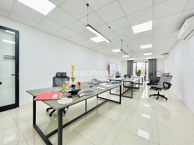Cho thuê văn phòng tại đường Cát Linh sàn 60m2 thoáng nhiều ánh sáng.