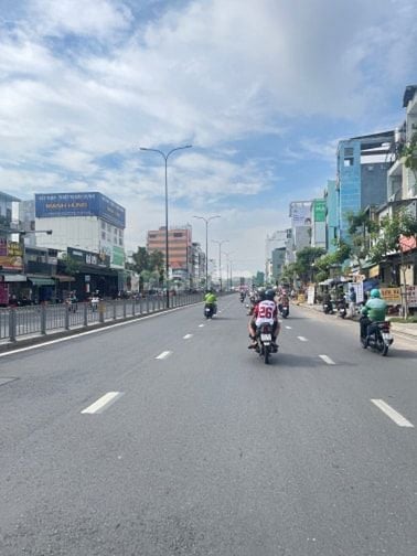 Bán nhà MẶT TIÈN NGANG 7,x2 Dương Quảng Hàm, kinh doanh buôn bán sầuất