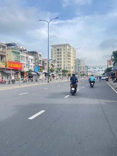 Bán nhà MẶT TIÈN NGANG 7,x2 Dương Quảng Hàm, kinh doanh buôn bán sầuất