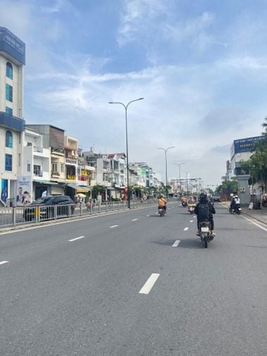 Bán nhà MẶT TIÈN NGANG 7,x2 Dương Quảng Hàm, kinh doanh buôn bán sầuất