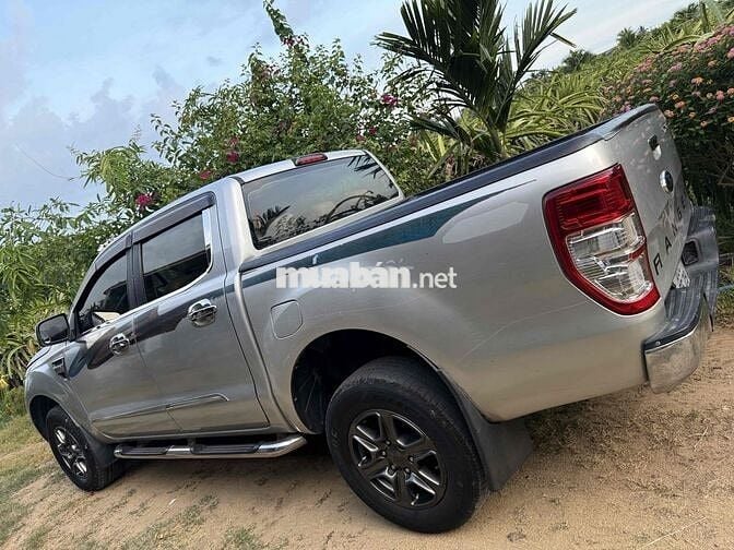 Ford Ranger XLT 2013 Sàn Bạc 2 cầu