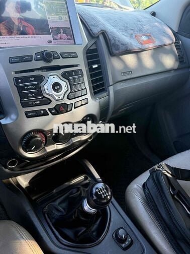 Ford Ranger XLT 2013 Sàn Bạc 2 cầu