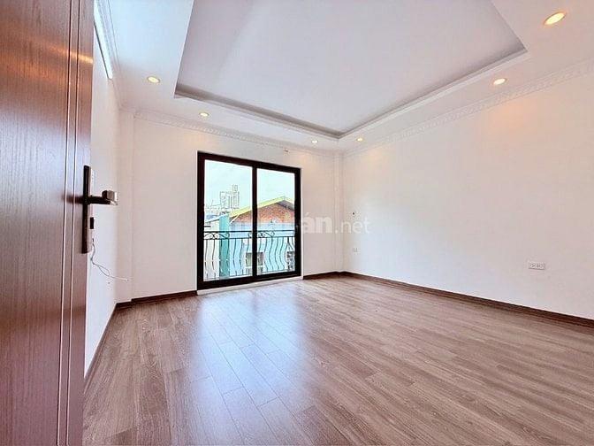 Nhà đẹp thang máy ở ngay phố Dương Văn Bé, Dt 50m2, 5t, giá 12.9 tỷ.