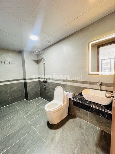 Nhà đẹp thang máy ở ngay phố Dương Văn Bé, Dt 50m2, 5t, giá 12.9 tỷ.