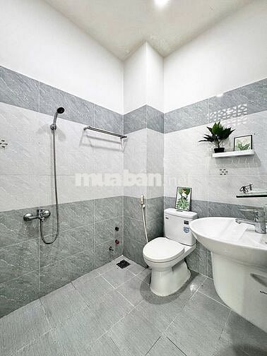 Phòng Thoáng Đẹp, An Ninh Ngay Lý Phục Man Q7