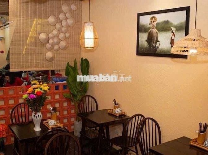 (Quận 1) Cần tuyển trưởng ca phục vụ cho quán ăn