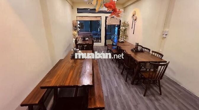 (Quận 1) Cần tuyển trưởng ca phục vụ cho quán ăn