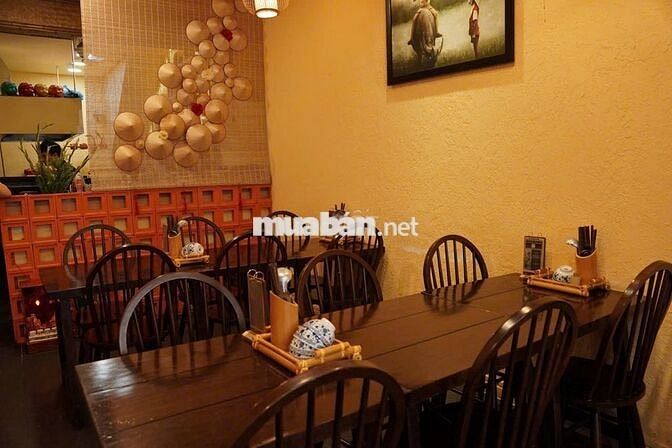 (Quận 1) Cần tuyển trưởng ca phục vụ cho quán ăn