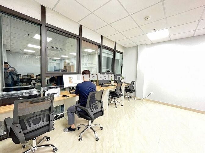 Cho thuê văn phòng Nguyên Hồng 50m2 giá chỉ 9tr view kính bãi oto gần