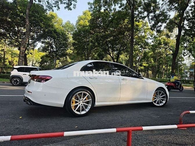 Mercedes-Benz E300 2024Trắng 17000 km