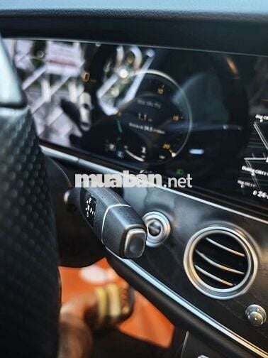 Mercedes-Benz E300 2024Trắng 17000 km