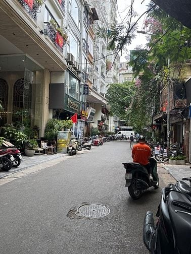 Cho thuê tầng 2 ,sân thượng ngõ bảo khánh hoàn kiếm 