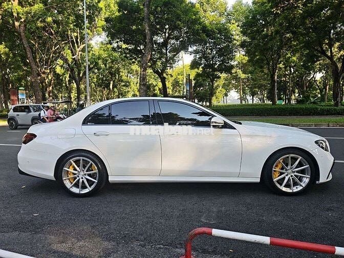 Mercedes-Benz E300 2024Trắng 17000 km