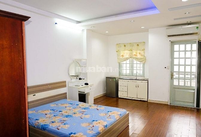 CHDV 45m2 BAN CÔNG - WC có BỒN TẮM gần  ETOWN Cộng Hòa P13 Tân Bình