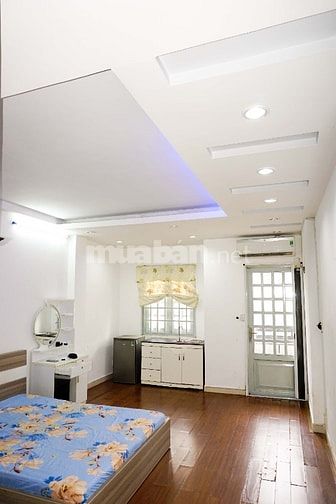 CHDV 45m2 BAN CÔNG - WC có BỒN TẮM gần  ETOWN Cộng Hòa P13 Tân Bình