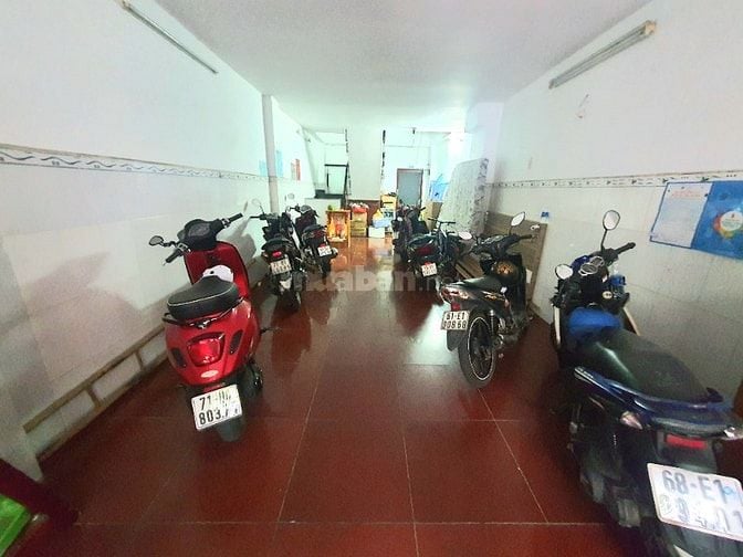 CHDV 45m2 BAN CÔNG - WC có BỒN TẮM gần  ETOWN Cộng Hòa P13 Tân Bình