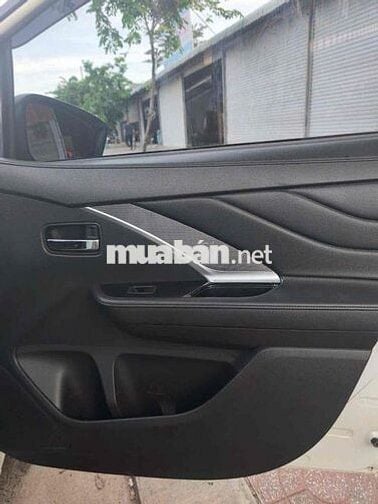 Mitsubishi Xpander 7 chỗ số tự động Trắng