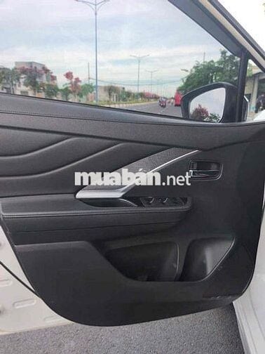 Mitsubishi Xpander 7 chỗ số tự động Trắng