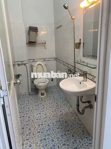 Cho thuê nhà nguyên căn 4x16 (1 lửng, 1 lầu), 3 phòng ngủ 3 WC