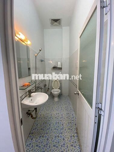 Cho thuê nhà nguyên căn 4x16 (1 lửng, 1 lầu), 3 phòng ngủ 3 WC
