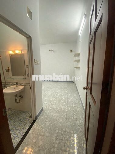 Cho thuê nhà nguyên căn 4x16 (1 lửng, 1 lầu), 3 phòng ngủ 3 WC
