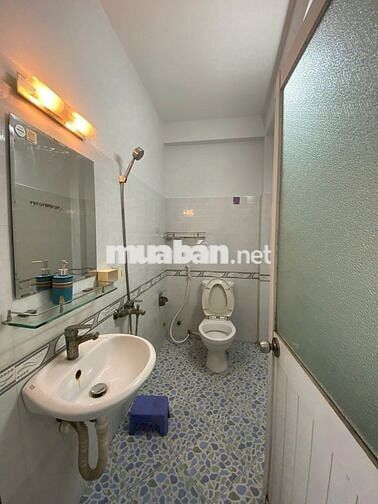 Cho thuê nhà nguyên căn 4x16 (1 lửng, 1 lầu), 3 phòng ngủ 3 WC