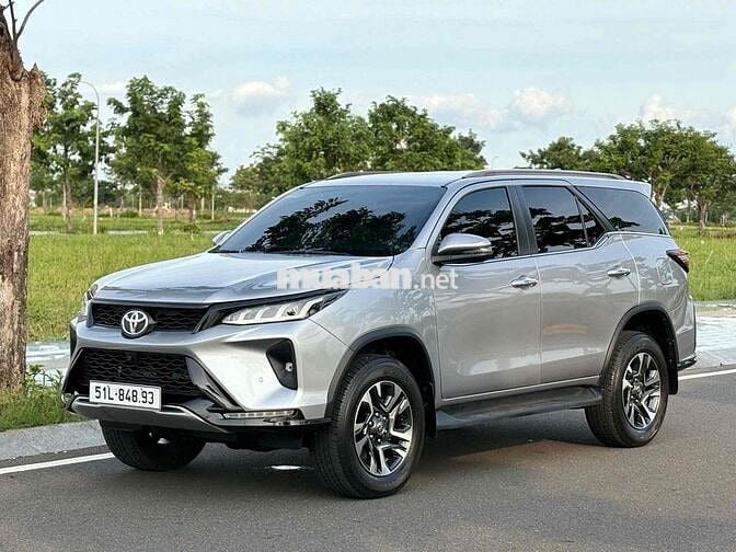 Toyota Fortuner Legender 4x4 Full 2025 Bạc