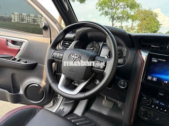Toyota Fortuner Legender 4x4 Full 2025 Bạc