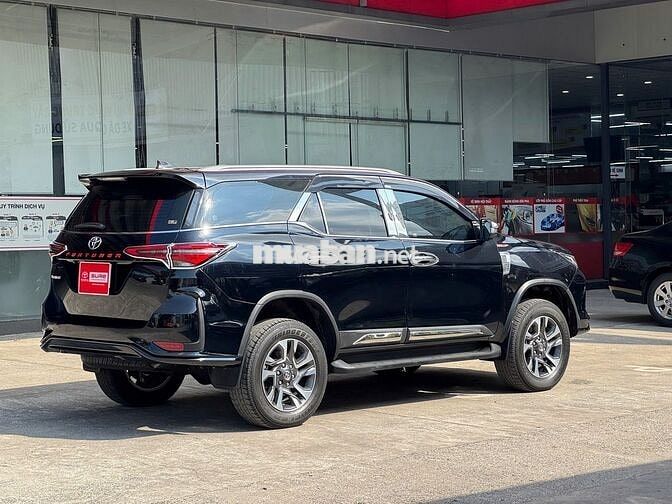 Toyota Fortuner Legender 2021 2.4AT Đen 111.000 km