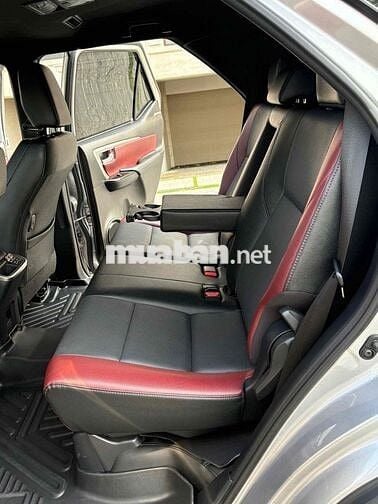 Toyota Fortuner Legender 4x4 Full 2025 Bạc