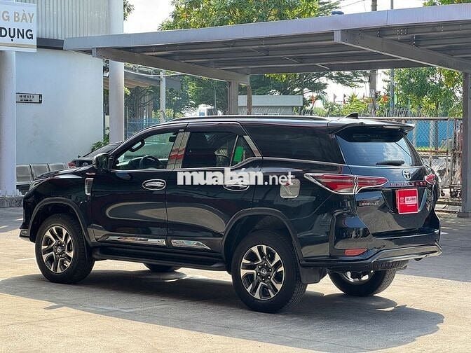 Toyota Fortuner Legender 2021 2.4AT Đen 111.000 km