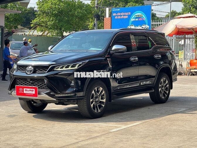 Toyota Fortuner Legender 2021 2.4AT Đen 111.000 km