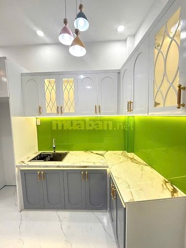 Cần bán nhà 1627/1a xe hơi trước nhà sổ chung với chủ nhà kế bên. 