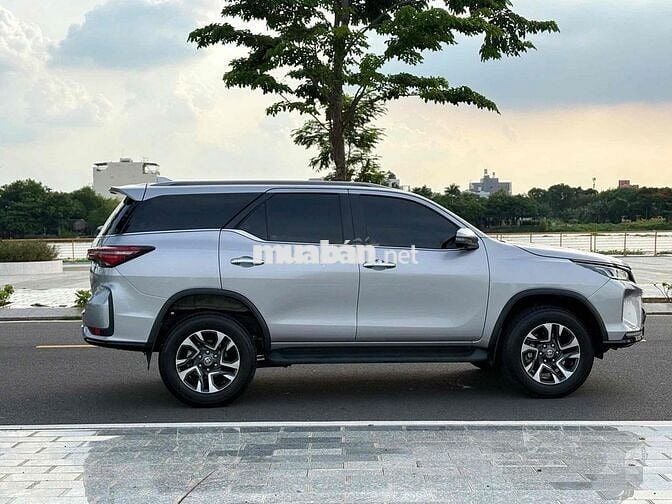 Toyota Fortuner Legender 4x4 Full 2025 Bạc