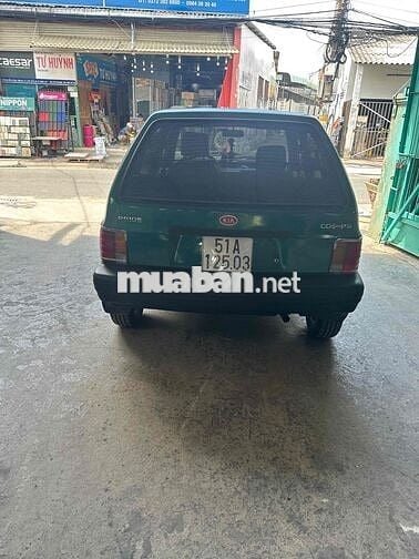 Xe thể thao 4 chỗ màu Xanh lá