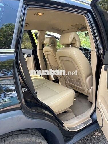 Chevrolet Captiva 7 chỗ số tự động dầu màu đen