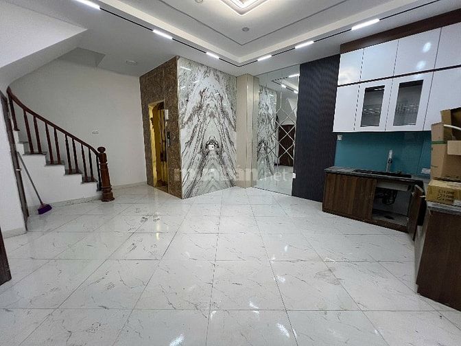 NHÀ ĐẸP  XÂY MỚI, THANG MÁY, GẦN Ô TÔ, BÁN NHÀ YÊN LÃNG ĐỐNG ĐA