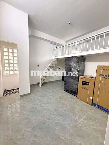 PHÒNG GÁC LỬNG RỘNG MÁY GIẶT RIÊNG KHU VỰC LIÊN CHIỂU, GẦN ĐH DUY TÂN