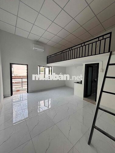 PHÒNG MỚI BAN CÔNG RIÊNG SIÊU RỘNG CỬA VÂN TAY