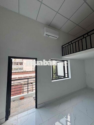 PHÒNG MỚI BAN CÔNG RIÊNG SIÊU RỘNG CỬA VÂN TAY