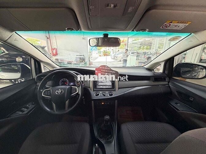 Toyota Innova E-MT 2023 Số sàn 8 chỗ Bạc