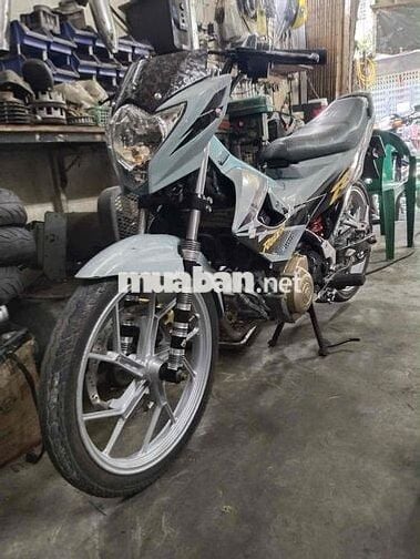 Suzuki Raider Xám